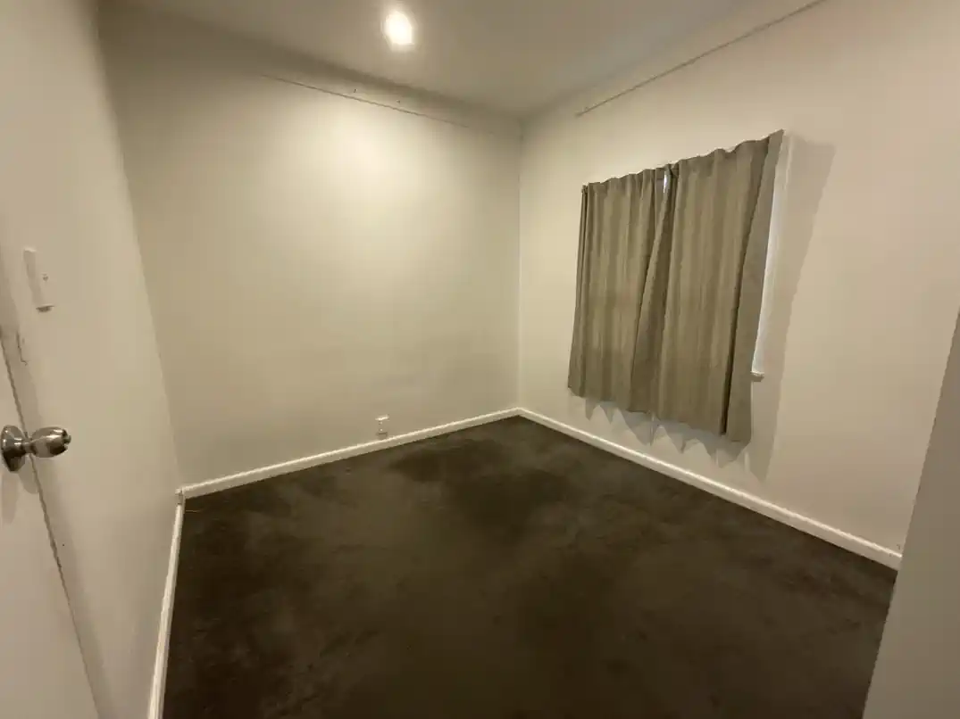 For rent, 2 beds 1 bath house with car parks, Available Now, 26 Atkinson Avenue, Otahuhu, Auckland