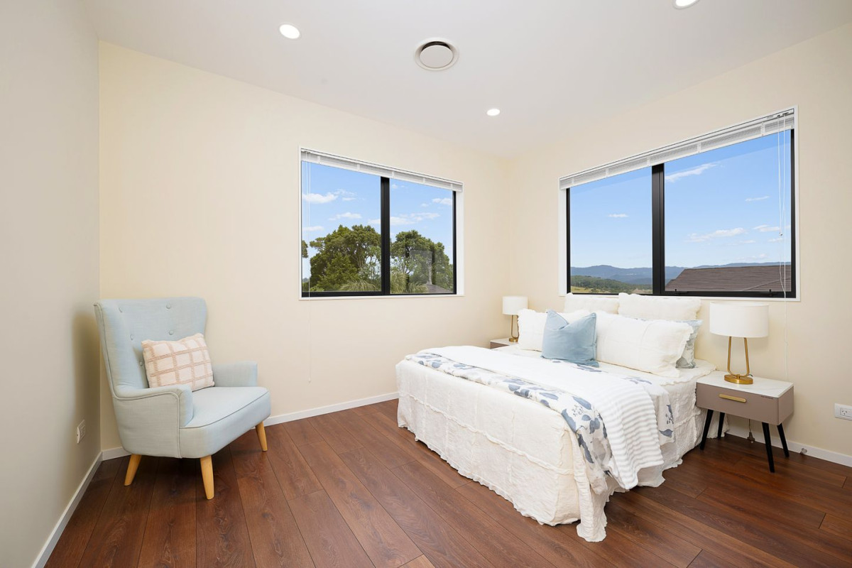 Owner (Builder) downsizing, 5 beds 4 baths house with double garage, 108 San Valentino Drive, Henderson, Auckland