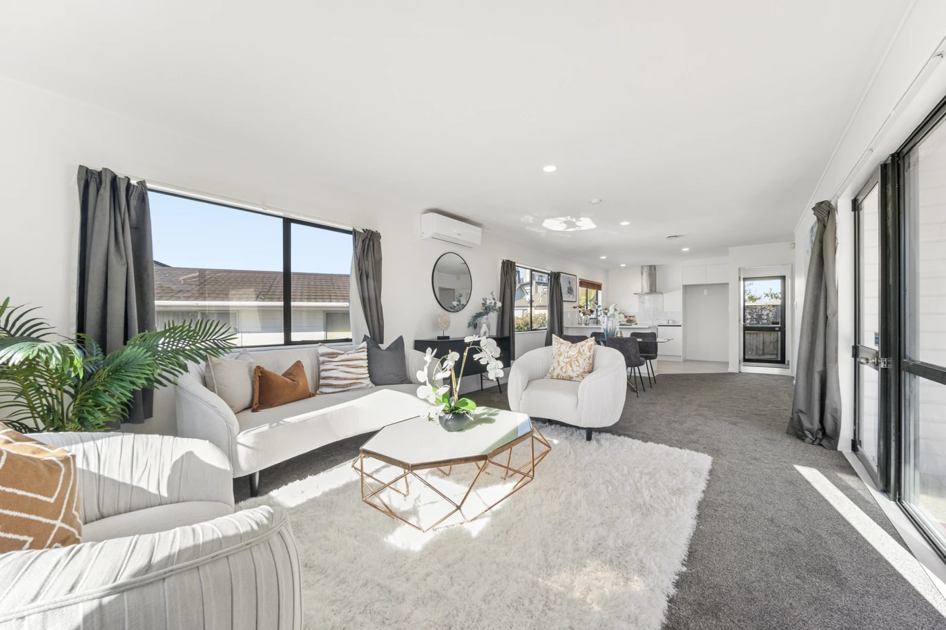 424m2 section, Renovated 3 beds 1 bath house with carport, 20A Glynnbrooke Street Te Atatu South, Auckland