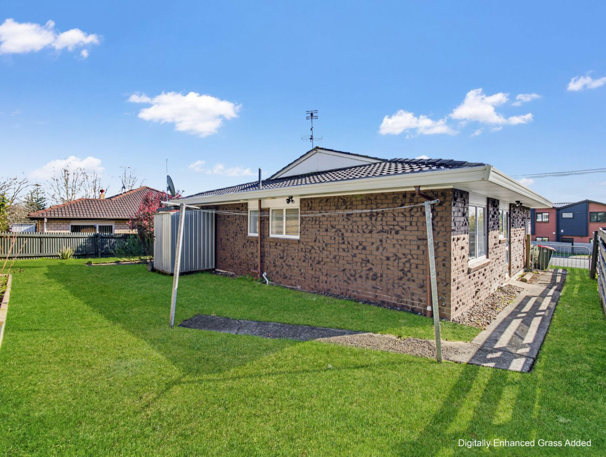 Half share of 804m² section, Renovated Brick and tile 3 beds 1 bath house with garage, 2/9 Wood Street, Papakura, Auckland
