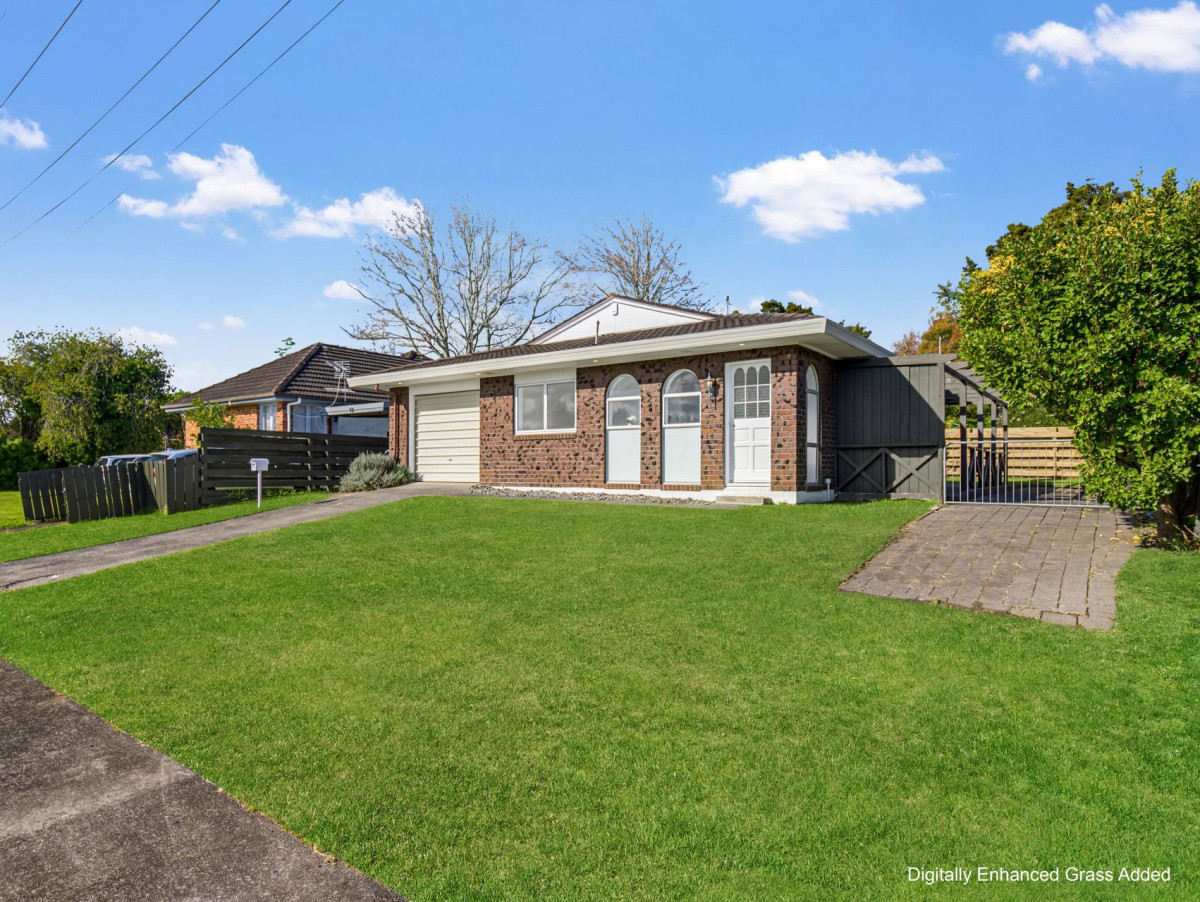 Half share of 804m² section, Renovated Brick and tile 3 beds 1 bath house with garage, 2/9 Wood Street, Papakura, Auckland
