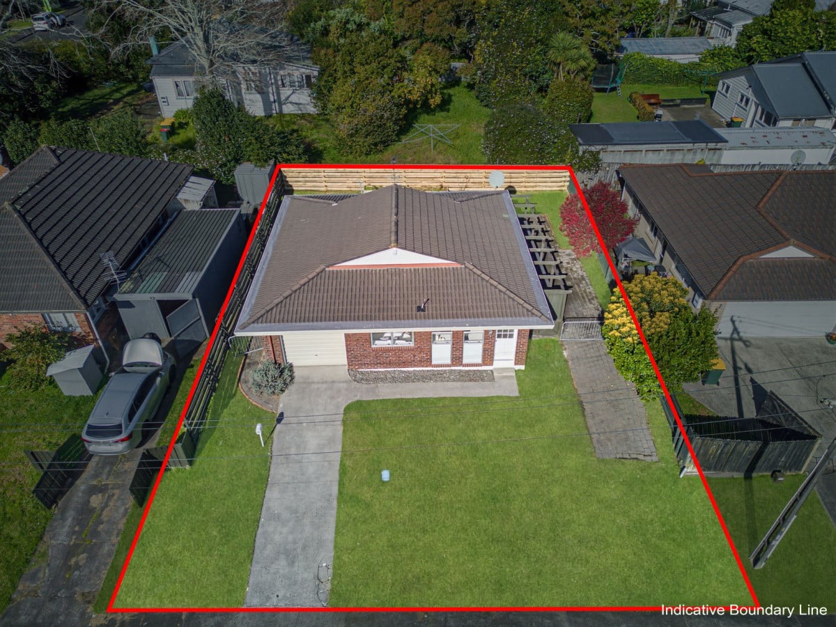 Half share of 804m² section, Renovated Brick and tile 3 beds 1 bath house with garage, 2/9 Wood Street, Papakura, Auckland
