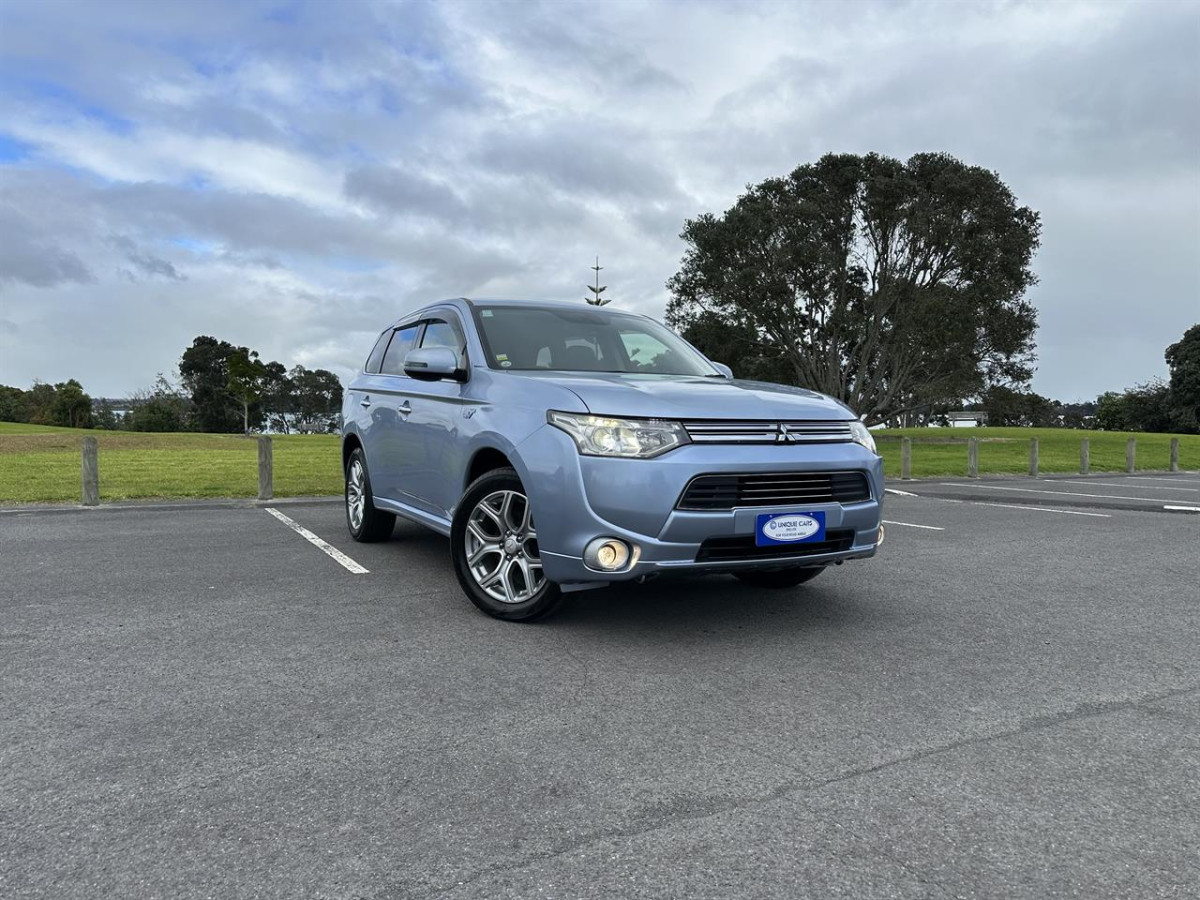 2013 Mitsubishi Outlander 2.0G 4WD PHEV, 5 Door, RV-SUV, 5 seats, Automatic, 2000cc, Plug-In Hybrid, 71,057km