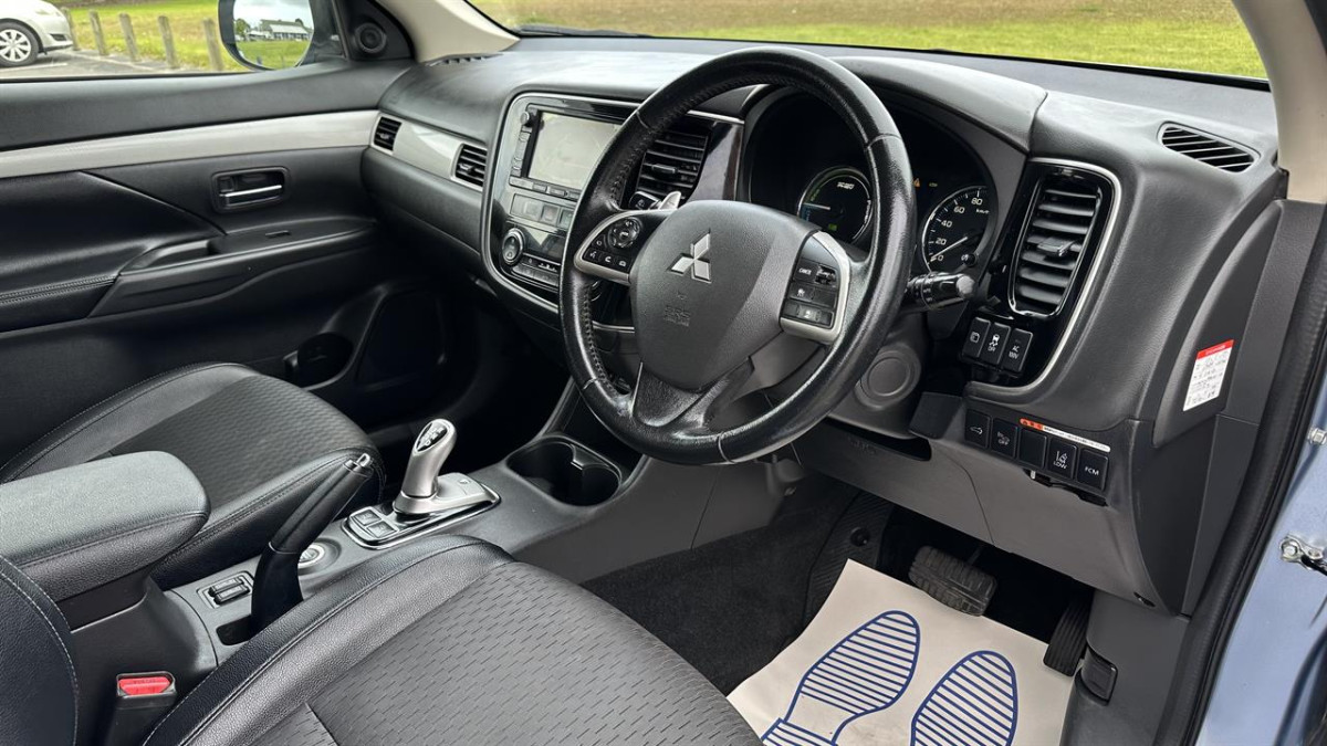 2013 Mitsubishi Outlander 2.0G 4WD PHEV, 5 Door, RV-SUV, 5 seats, Automatic, 2000cc, Plug-In Hybrid, 71,057km
