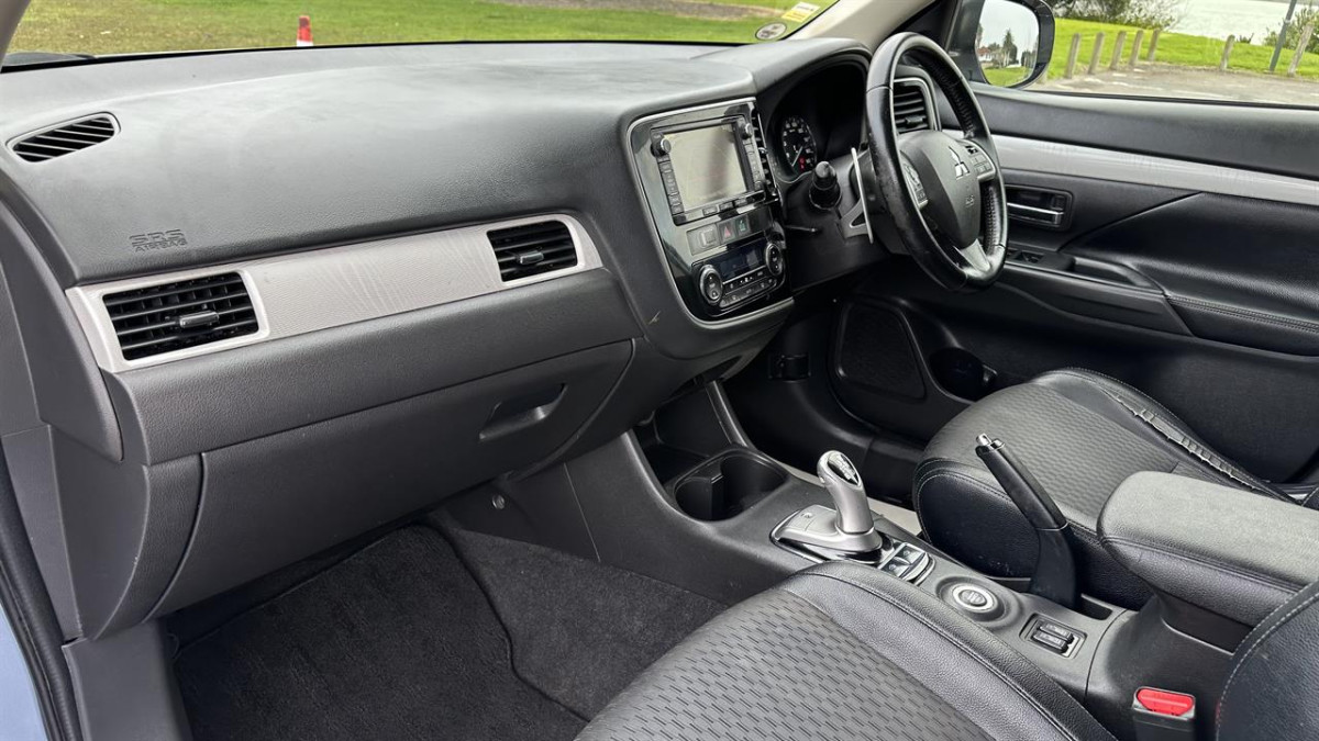 2013 Mitsubishi Outlander 2.0G 4WD PHEV, 5 Door, RV-SUV, 5 seats, Automatic, 2000cc, Plug-In Hybrid, 71,057km