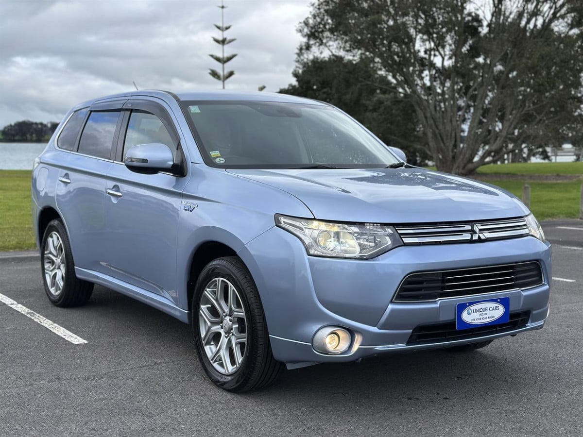 2013 Mitsubishi Outlander 2.0G 4WD PHEV, 5 Door, RV-SUV, 5 seats, Automatic, 2000cc, Plug-In Hybrid, 71,057km