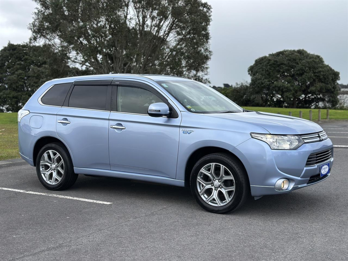 2013 Mitsubishi Outlander 2.0G 4WD PHEV, 5 Door, RV-SUV, 5 seats, Automatic, 2000cc, Plug-In Hybrid, 71,057km