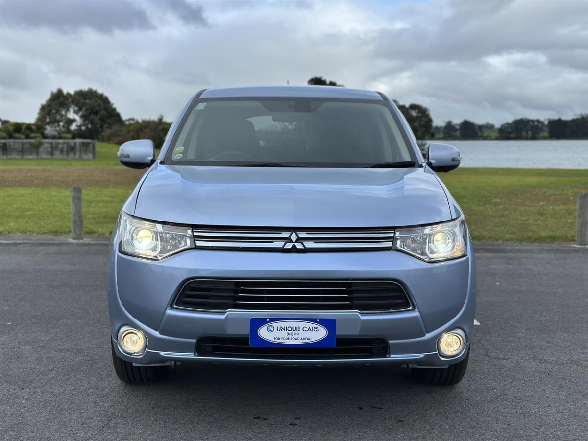 2013 Mitsubishi Outlander 2.0G 4WD PHEV, 5 Door, RV-SUV, 5 seats, Automatic, 2000cc, Plug-In Hybrid, 71,057km