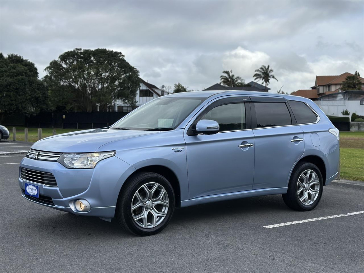 2013 Mitsubishi Outlander 2.0G 4WD PHEV, 5 Door, RV-SUV, 5 seats, Automatic, 2000cc, Plug-In Hybrid, 71,057km
