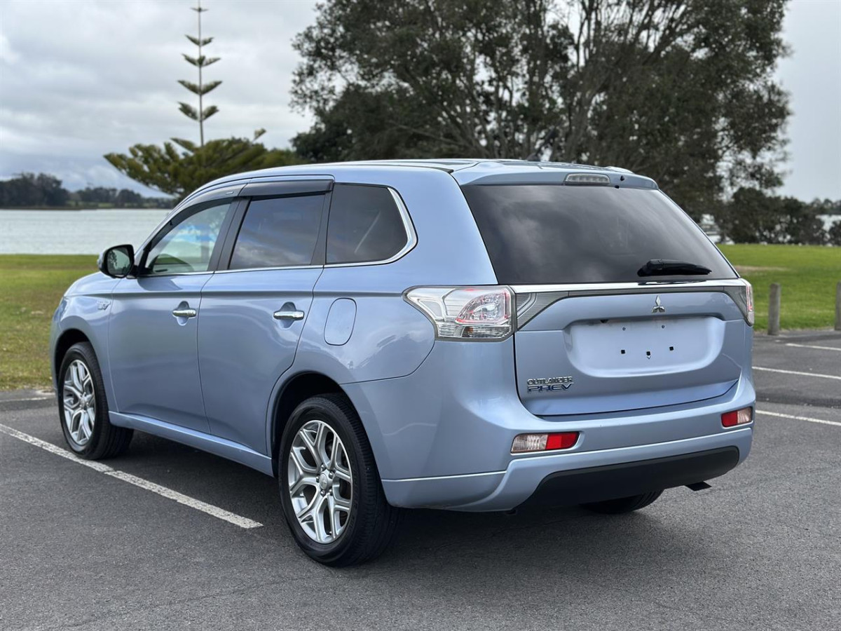 2013 Mitsubishi Outlander 2.0G 4WD PHEV, 5 Door, RV-SUV, 5 seats, Automatic, 2000cc, Plug-In Hybrid, 71,057km