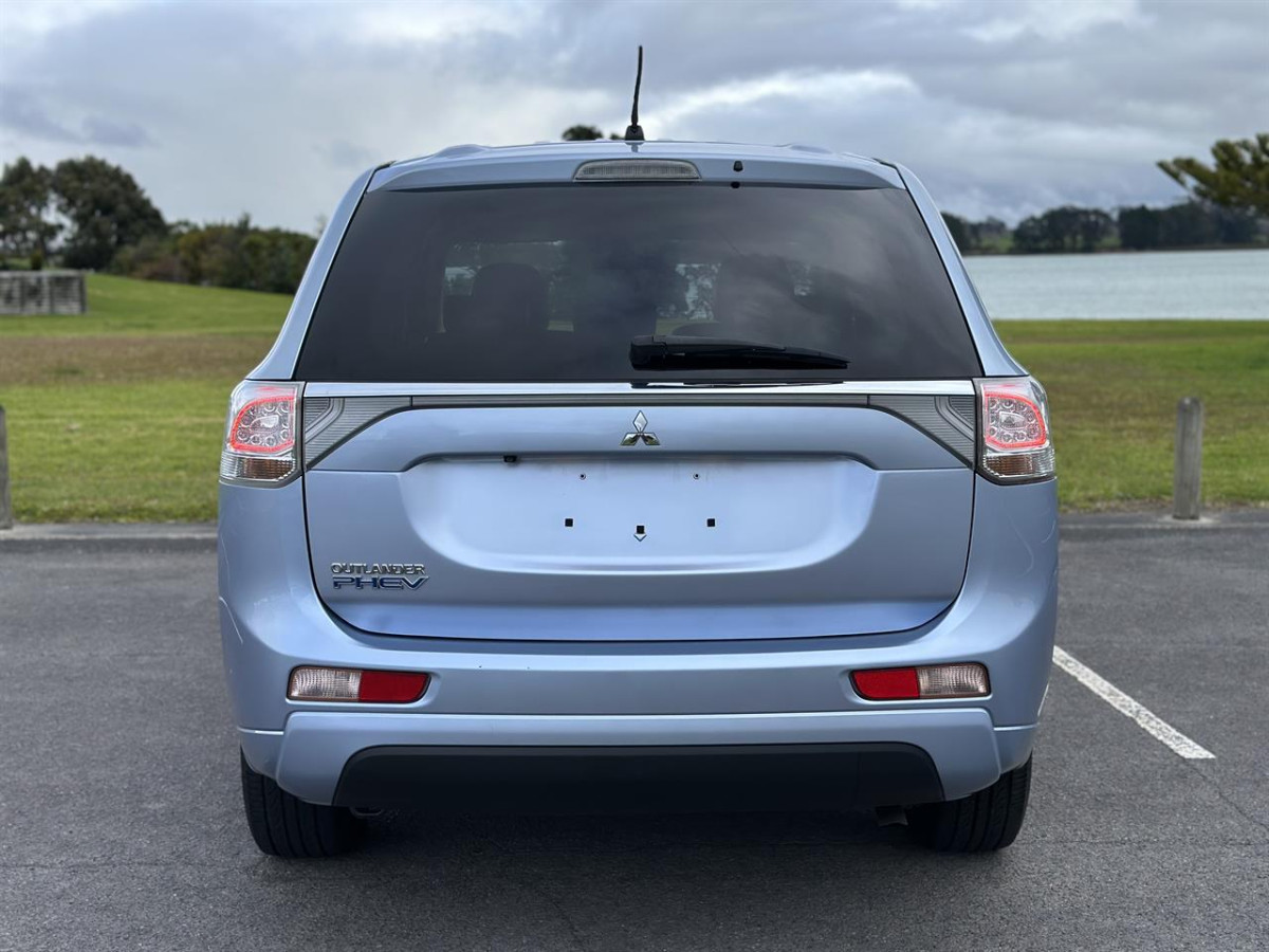 2013 Mitsubishi Outlander 2.0G 4WD PHEV, 5 Door, RV-SUV, 5 seats, Automatic, 2000cc, Plug-In Hybrid, 71,057km