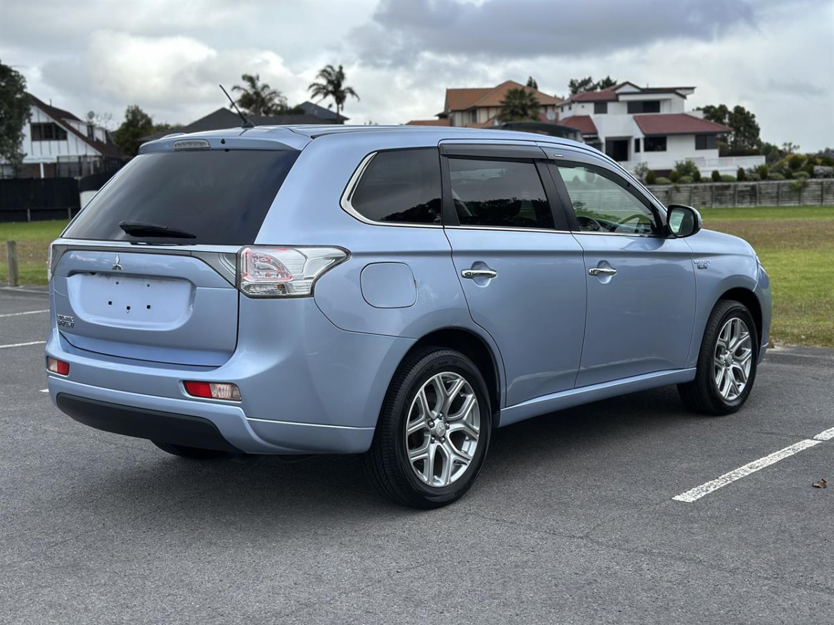 2013 Mitsubishi Outlander 2.0G 4WD PHEV, 5 Door, RV-SUV, 5 seats, Automatic, 2000cc, Plug-In Hybrid, 71,057km