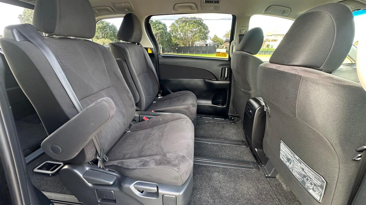 2013 Toyota Estima 2.4 Aeras Hybrid 7 Seater 4WD, Automatic, 5 Door, Station Wagon, 2400cc, 124,113km