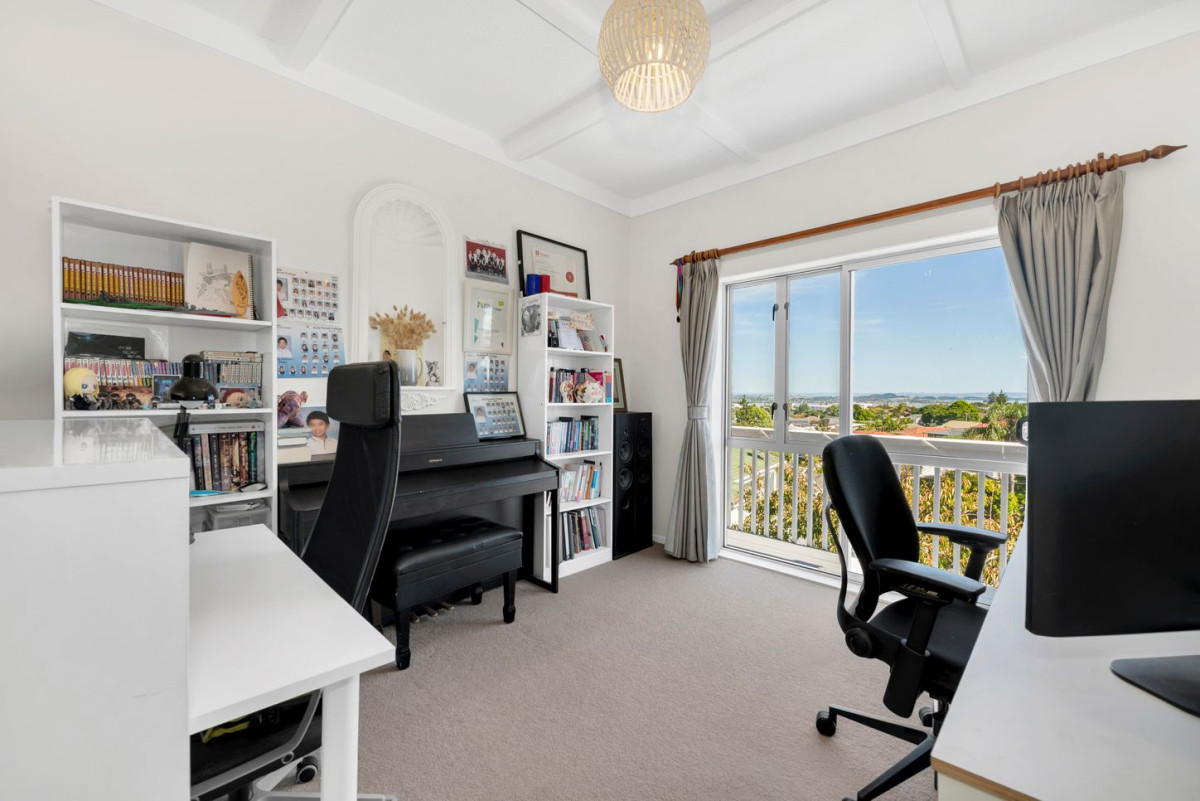Highly Motivated Vendors, Ignore the CV, 246m2 Brick and tile 5 beds 2 baths house with carport, 55 Athens Road, Onehunga, Auckland