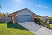 Deceased Estate For Sale After 21 Years, 580m2 section, Brick and tile 4 beds 2 baths house with double garage, 7 Fairford Avenue, Henderson, Auckland