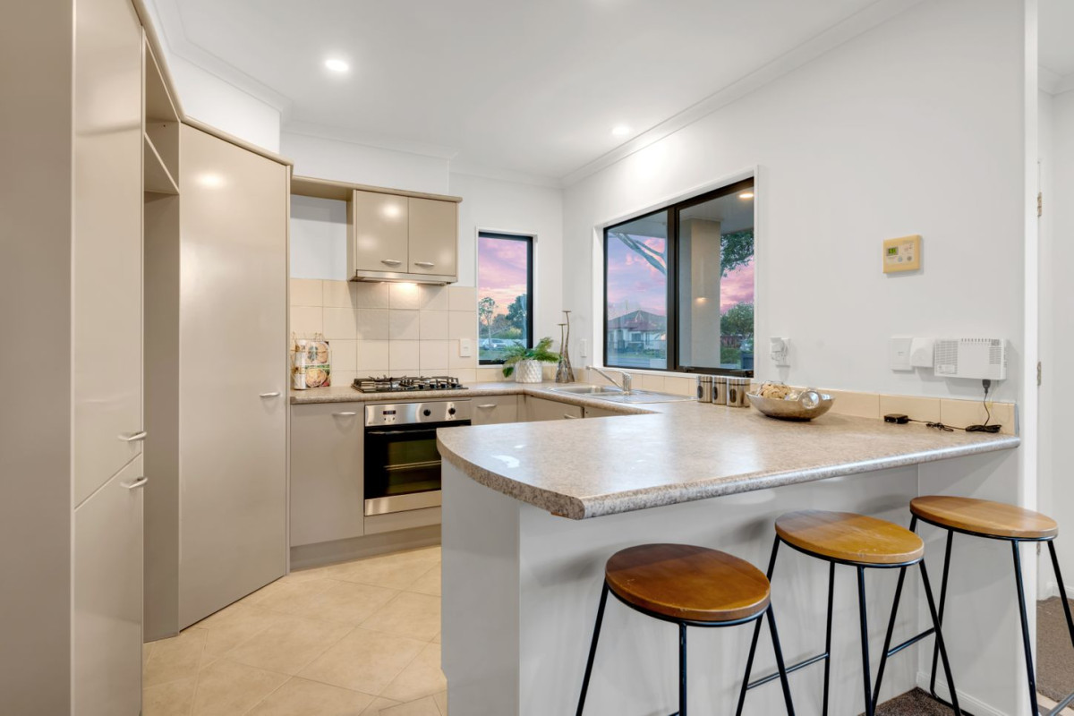 609m2 section, Home and income, Botany Downs Secondary College zone, 6 beds 3 baths house with double garage and 2 beds granny, Originally built by Spaceline Homes (Fletcher Homes), 373 Chapel Road, East Tamaki, Auckland