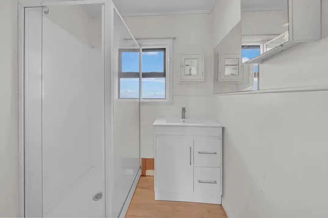 For rent, 2 beds 1 bath house with car parks, Available Now, 26 Atkinson Avenue, Otahuhu, Auckland