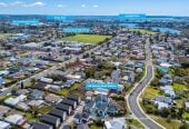 Standalone 3 beds 2.5 baths home with garage, 14E Kelwyn Road, Kelston, Auckland