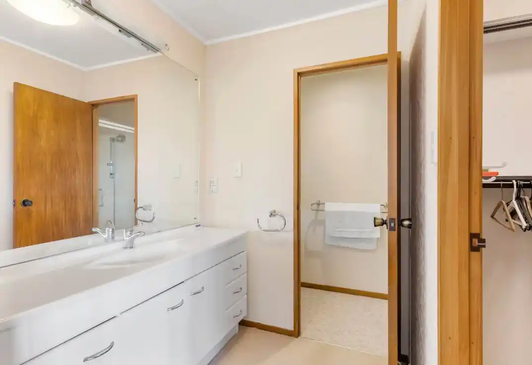 For rent, No pets, no smokers, 3 beds 2 baths house with double garage, available from 14th August, 16 Hayes Place, Half Moon Bay, Auckland