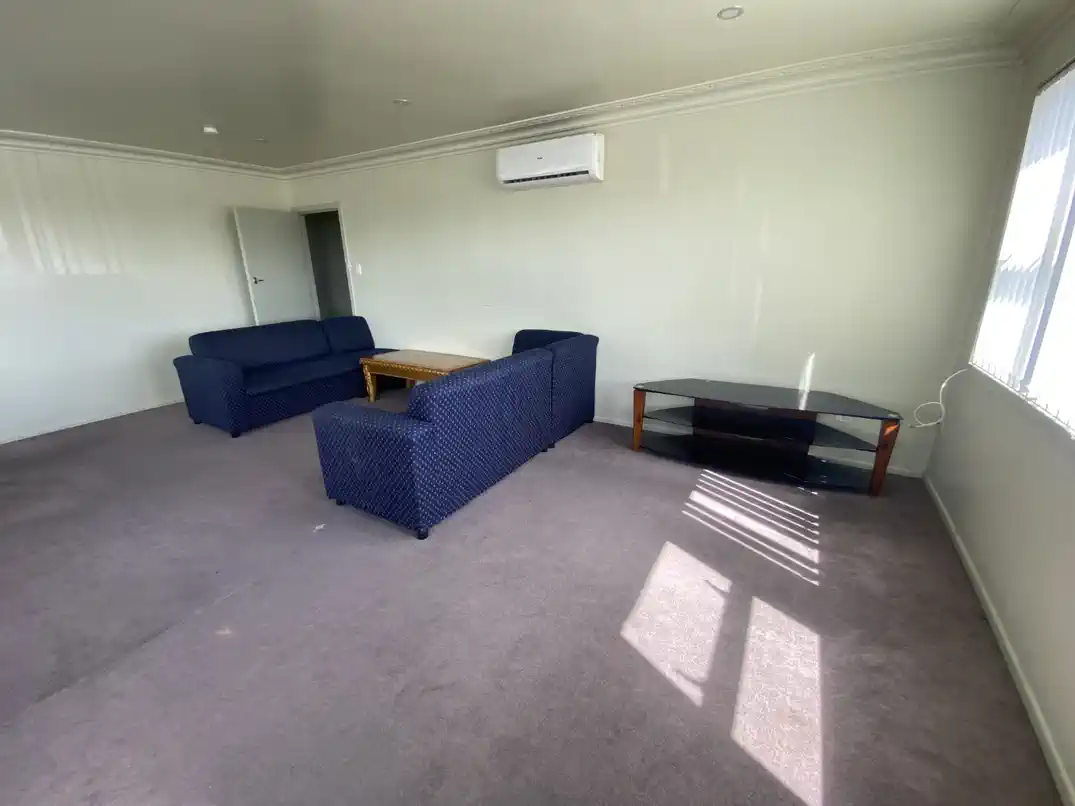 For rent, Fully furnished 3 beds 1 bath unit with 2 car parks, Available from 16th September, 1/24 Atkinson Avenue, Otahuhu, Auckland