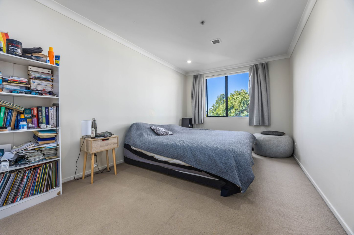 Triple Grammar school zone (AGS, AGGS, MAGS), 80m2 Freehold 2 beds 2 baths apartment with car park, 2M/160 Symonds Street, Grafton, Auckland
