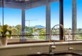 Westlake school zone, Brick and tile 4 beds + study room 2 baths house with double garage, 2/121 Forrest Hill Road, Forrest Hill, Auckland