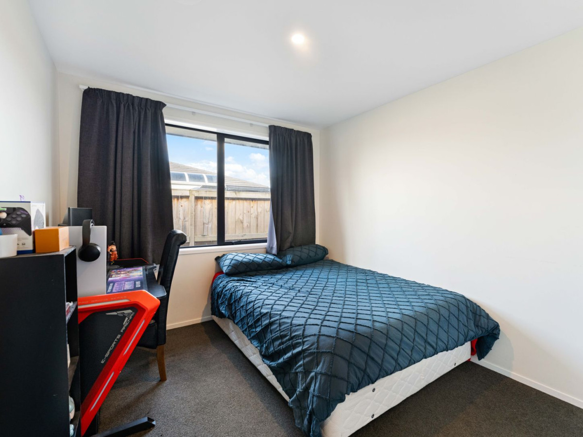 Owner cashing out, 472m2 section, Brick and tile 4 beds 2 baths house with double garage, 25 Dumas Place, Papakura, Auckland