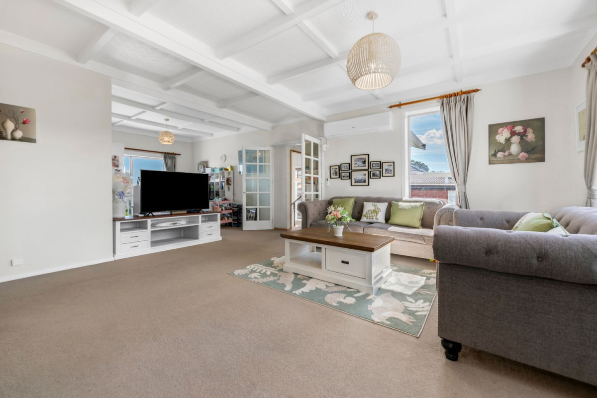 Highly Motivated Vendors, Ignore the CV, 246m2 Brick and tile 5 beds 2 baths house with carport, 55 Athens Road, Onehunga, Auckland