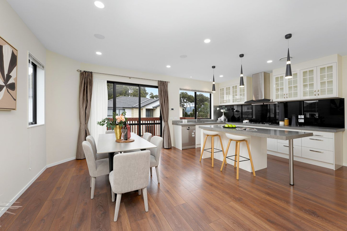 Owner (Builder) downsizing, 5 beds 4 baths house with double garage, 108 San Valentino Drive, Henderson, Auckland
