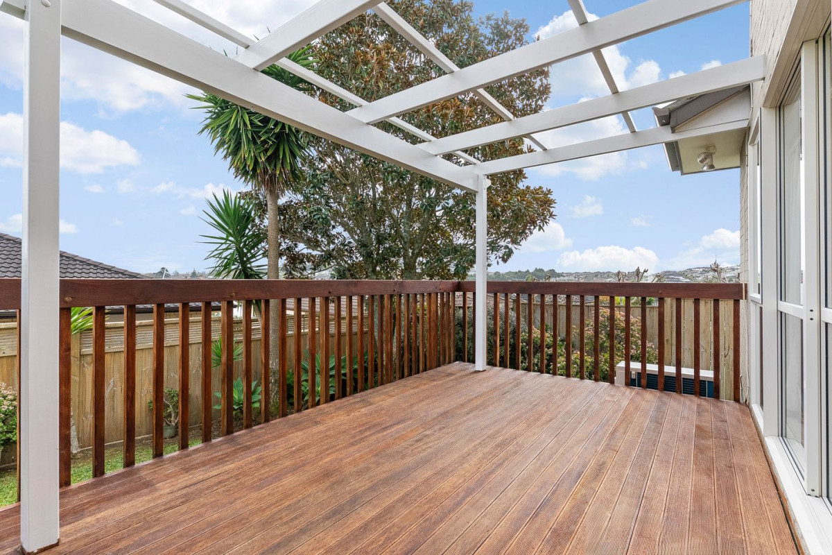 Kingsley-Built Family Haven in Mission Heights, Offered by its first owner since new, 4 beds 2.5 baths house with double garage, 11 Amaretto Avenue, Flat Bush, Auckland