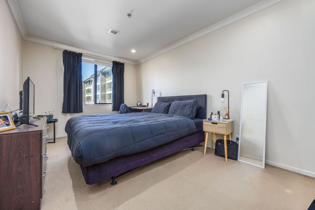 Triple Grammar school zone (AGS, AGGS, MAGS), 80m2 Freehold 2 beds 2 baths apartment with car park, 2M/160 Symonds Street, Grafton, Auckland