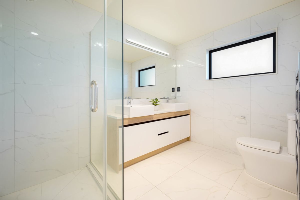 3 beds 3 baths house with garage, 17 Toanui Road, Hobsonville, Auckland