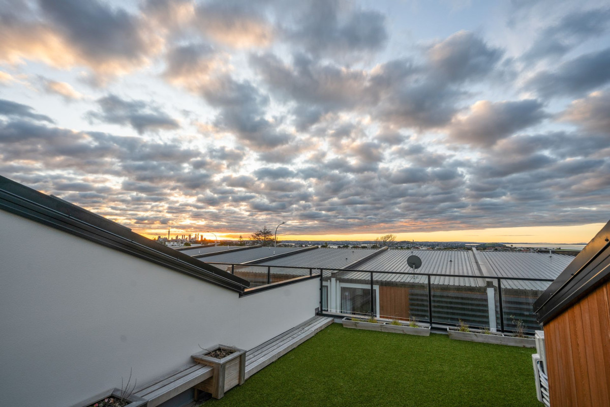 Enquiries Over $1,500,000, 3 beds 3.5 baths home with garage, Freehold title with no body corporate, CCC and titles issued, 12-month maintenance period from settlement, CV: $1,850,000, Individual or bulk purchase options available. 1B Colenso Place Mission Bay, Auckland