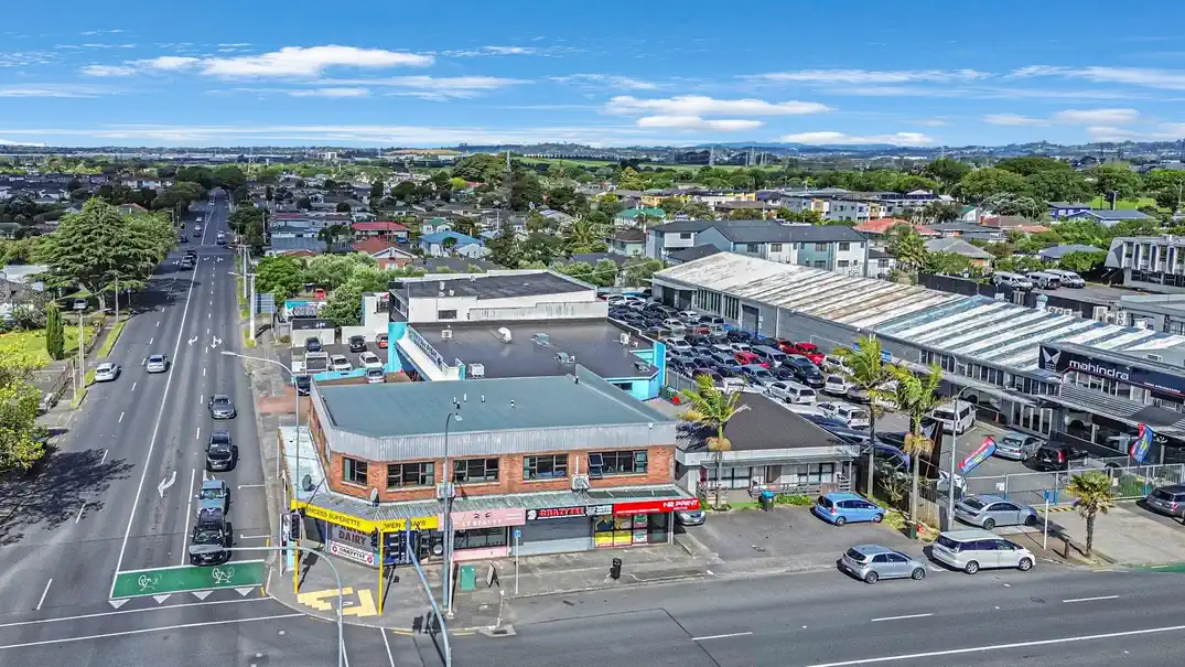 For rent, 2 beds 1 bath house with car parks, Available Now, 26 Atkinson Avenue, Otahuhu, Auckland