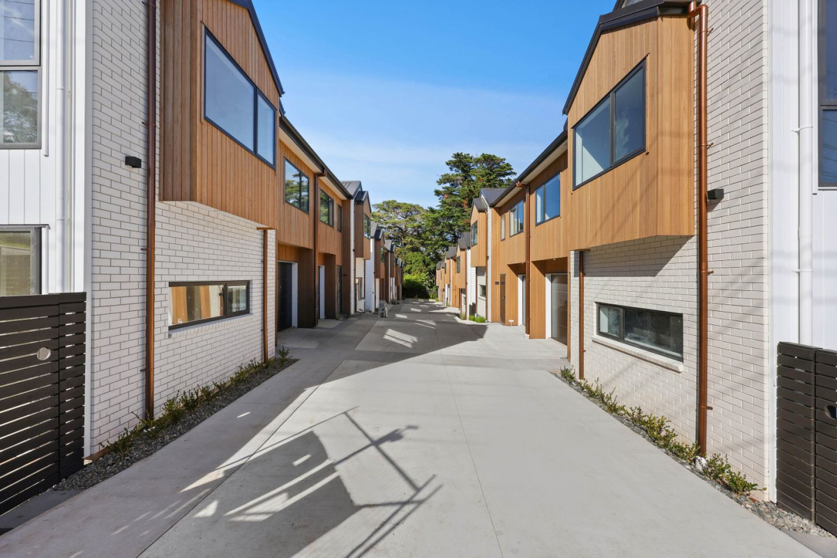 Price Dropped Again, Bring Your Offer, Brandnew freehold 3 beds 2.5 baths duplex home with garage, Next to a peaceful reserve, All conjunctions welcome – higher split offered. Lot 3 27 Red Hill Road, Papakura, Auckland