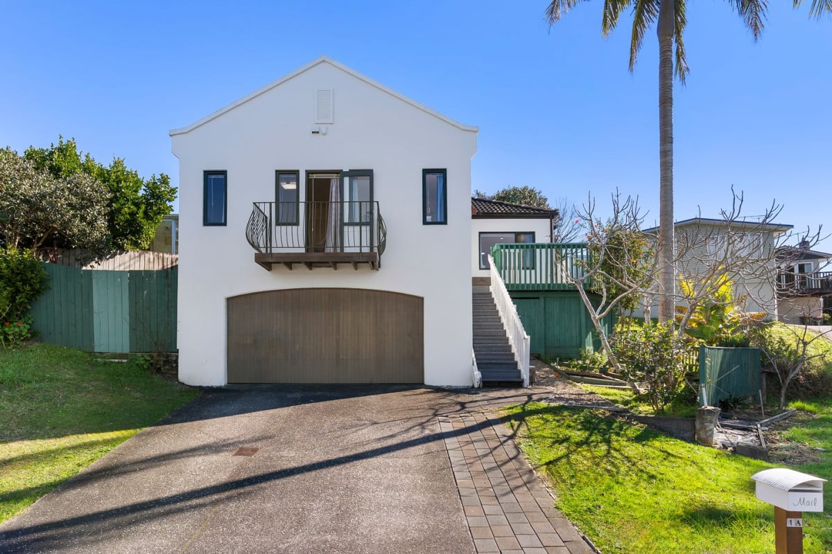 324m2 section, 145m2 Freehold 3 beds 1 bath home with double garage, 1A Eaglen Place, Howick, Auckland