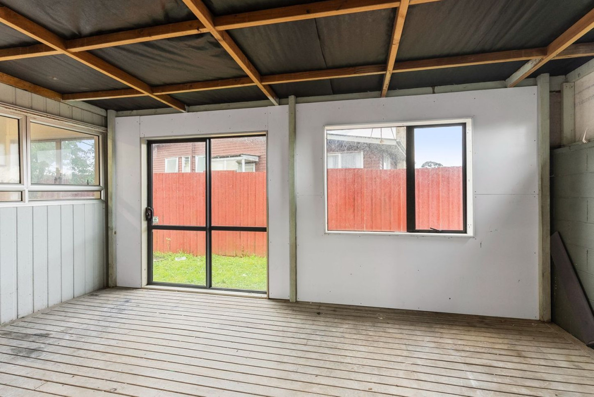 688m2 section, Renovated 3 beds 1 bath house, Double garage has been converted into two extra rooms, 32 Idlewild Avenue, Mangere, Auckland