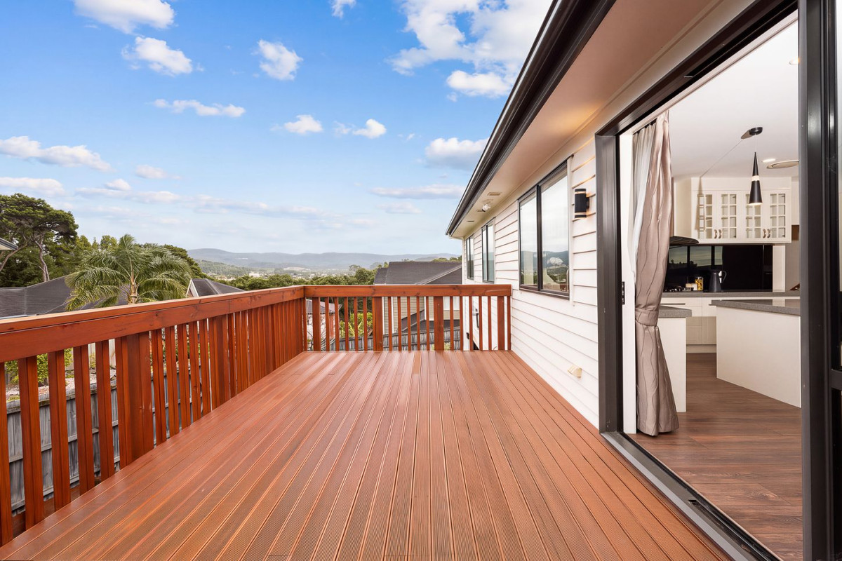 Owner (Builder) downsizing, 5 beds 4 baths house with double garage, 108 San Valentino Drive, Henderson, Auckland