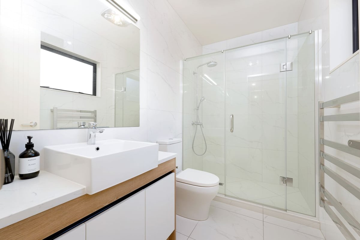 3 beds 3 baths house with garage, 17 Toanui Road, Hobsonville, Auckland