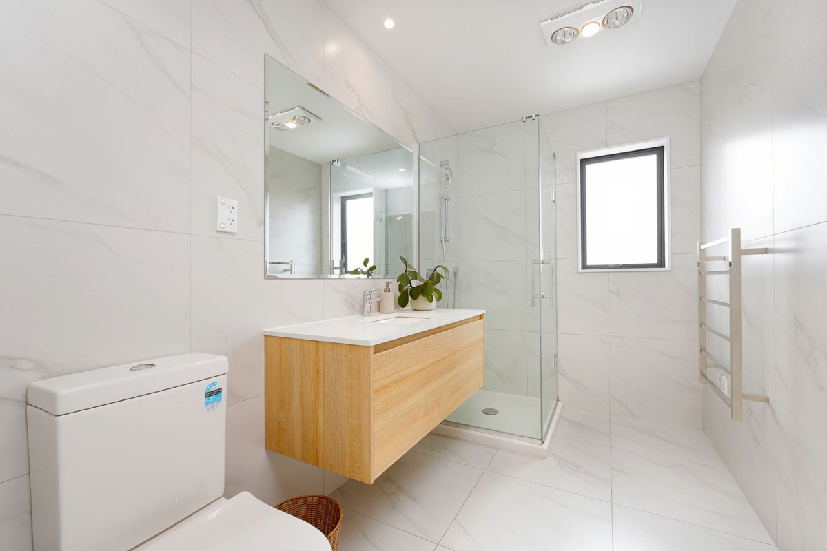 Standalone 3 beds 2.5 baths home with garage, 14E Kelwyn Road, Kelston, Auckland