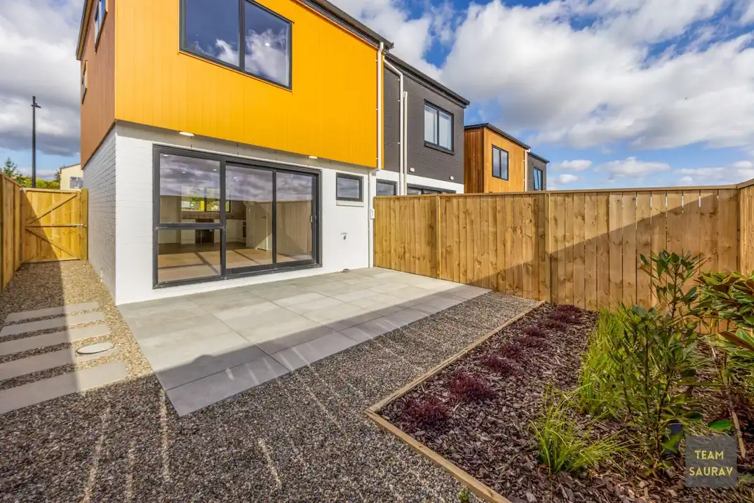 For rent, No Pet, No smoker, 2 beds 1.5 baths townhouse with car park, Available now, 18 Kaititiko Road, Karaka, Auckland