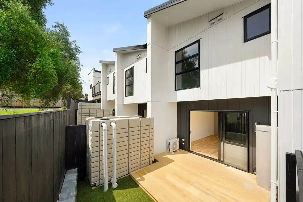 Freehold 2 beds + study 2 baths townhouse, 10B Keate Place, Mt Wellington, Auckland