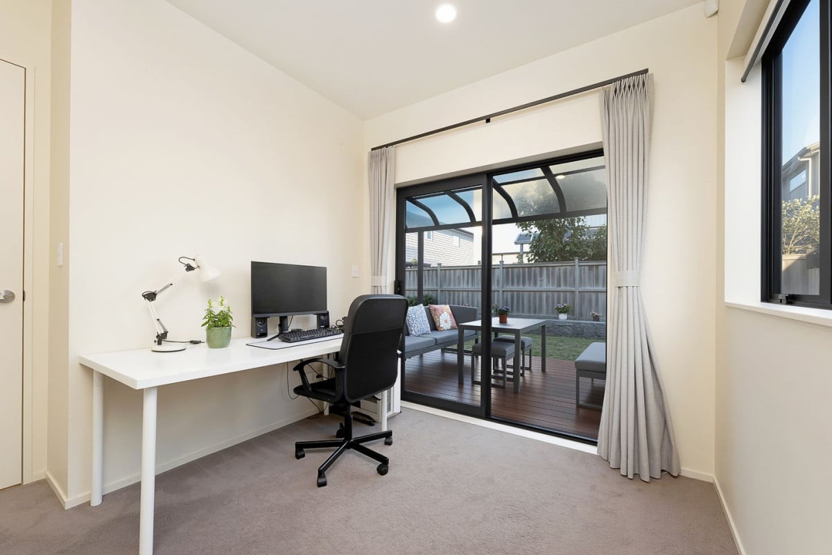3 beds 3 baths house with garage, 17 Toanui Road, Hobsonville, Auckland