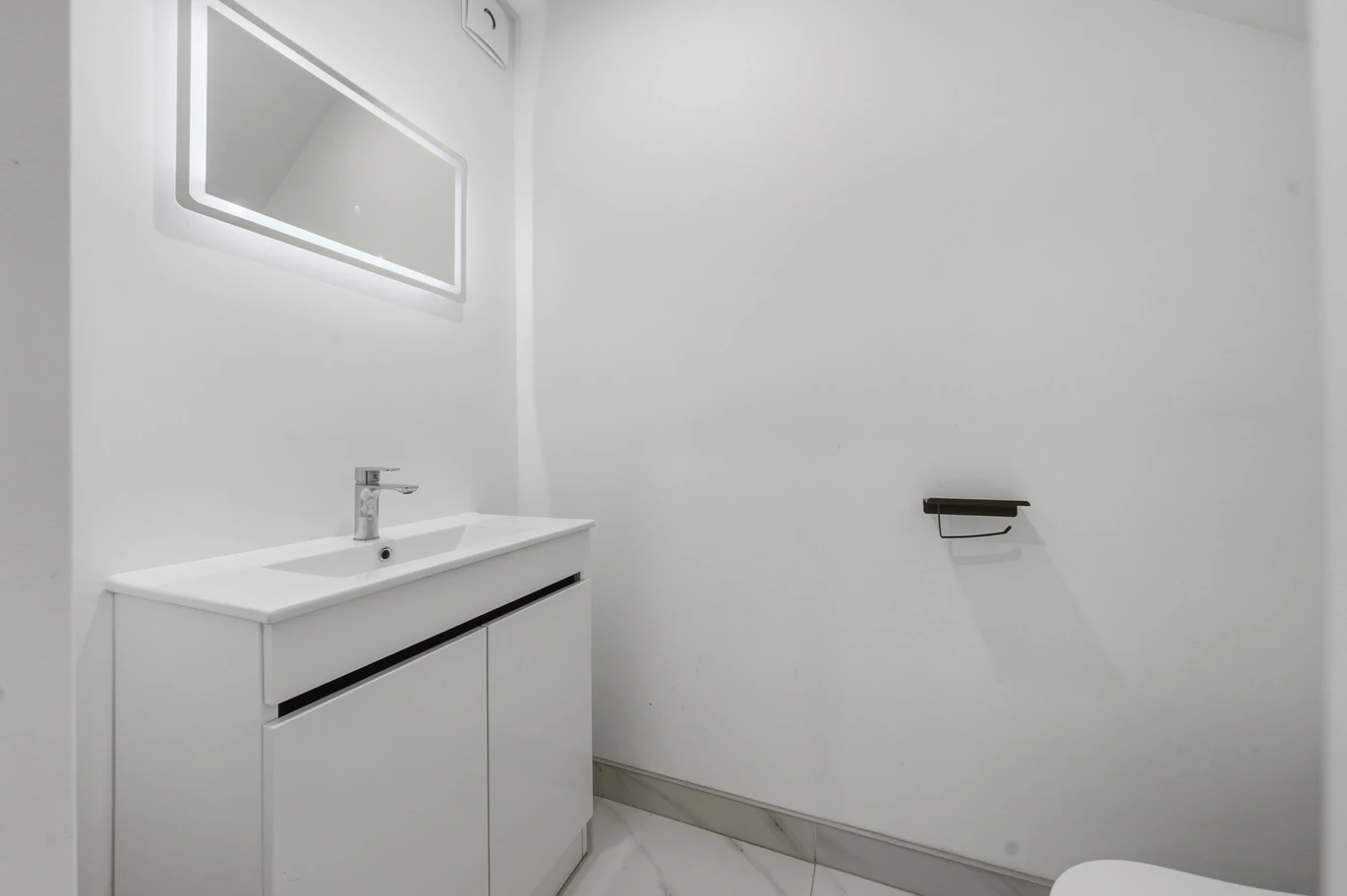 2 beds + study/office, 1.5 baths duplex home with car park, 7/29 Te Koa Road Panmure, Auckland