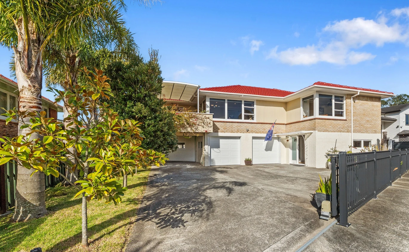 574m2 section, 5 beds 2 baths house with double garage, 19 Kendrick Place Blockhouse Bay, Auckland