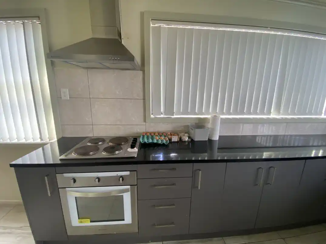 For rent, Fully furnished 3 beds 1 bath unit with 2 car parks, Available from 16th September, 1/24 Atkinson Avenue, Otahuhu, Auckland