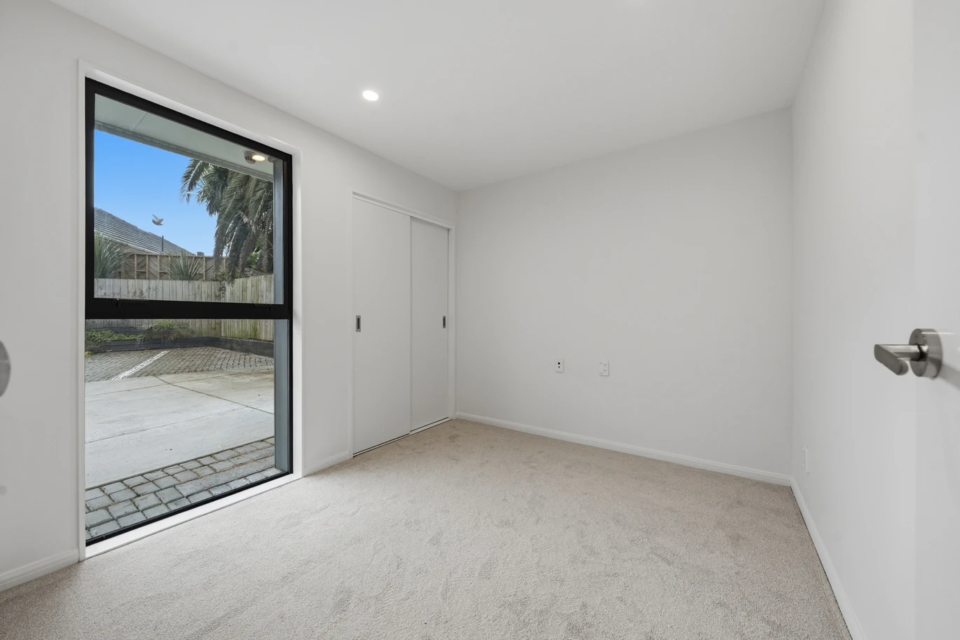 2 beds + study/office, 1.5 baths duplex home with car park, 7/29 Te Koa Road Panmure, Auckland