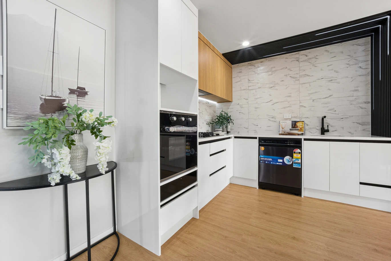 Brandnew standalone 3 beds 2.5 baths home with garage, 20C Castleford Street Green Bay, Auckland