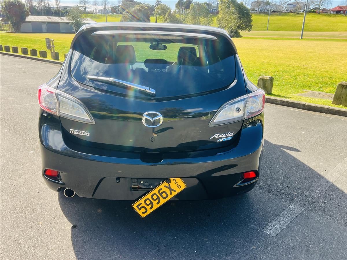 2012 Mazda Axela 2.0 LEATHER INTERIORS APPLE CAR PLAY Hatchback Automatic, 2,000 cc, 108,449 km