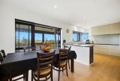 Westlake school zone, Brick and tile 4 beds + study room 2 baths house with double garage, 2/121 Forrest Hill Road, Forrest Hill, Auckland